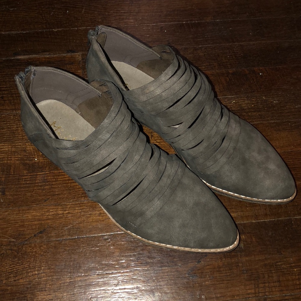 Mi.im Free Soul grey leather bootie sz: 71/2